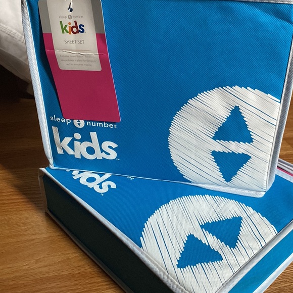 SLEEP NUMBER Sheet Set Twin. Bright pink. - Picture 6 of 7